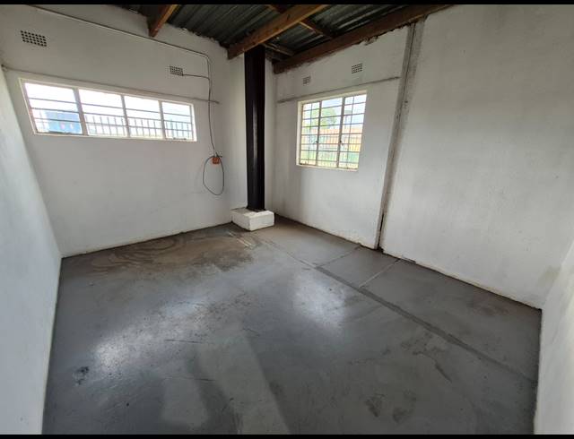 512M² FACTORY TO LET IN APEX